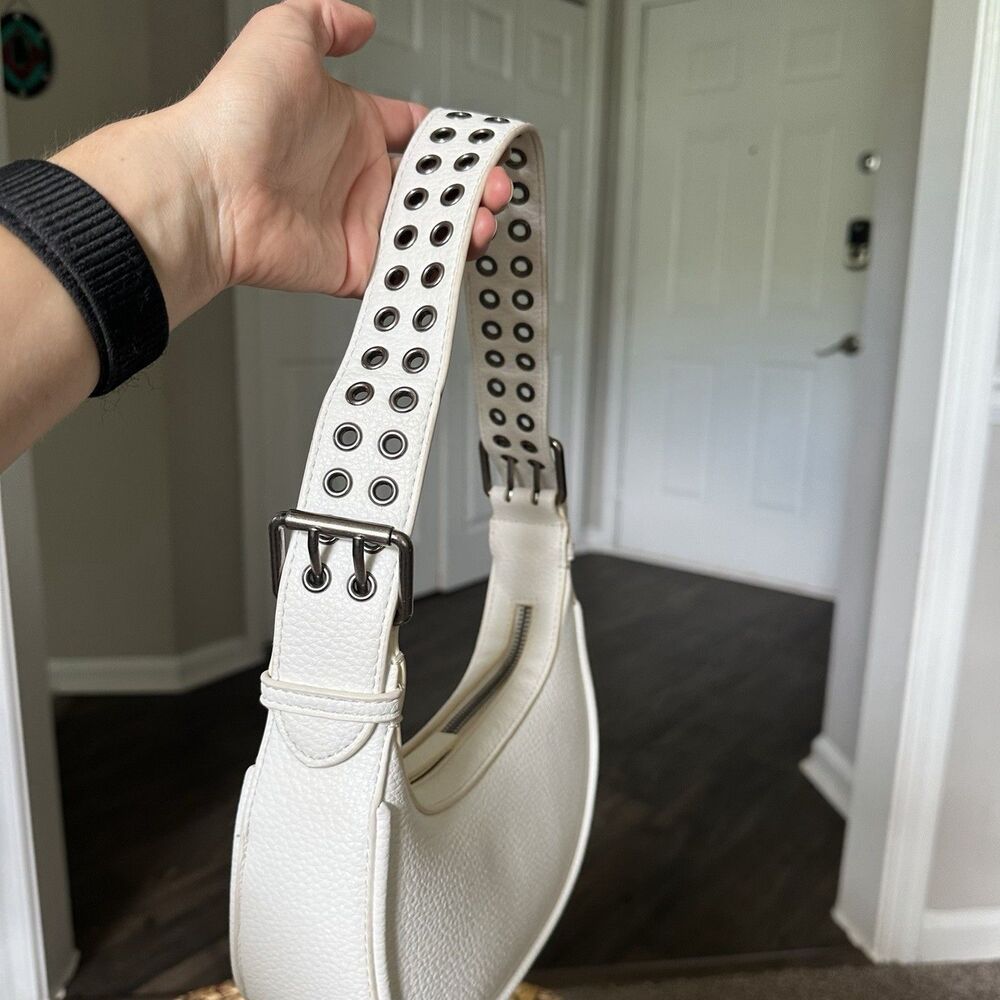 Urban Outfitters Lucy Crescent Bag In White And Silver - Picture 5 of 12